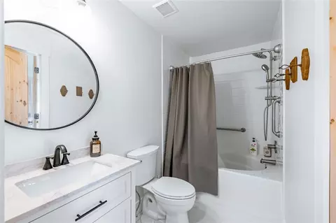 Bath - 3064 Spring Hill Dr, Monroe, GA 30656 photo 2 of 5