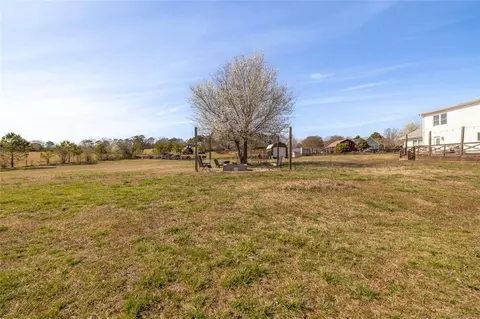 Exterior - 3064 Spring Hill Dr, Monroe, GA 30656 photo 8 of 9