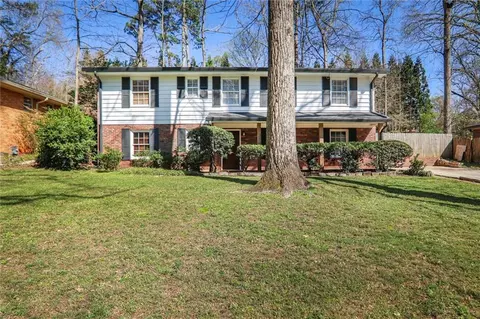 933 Vistavia Cir, Decatur, GA 30033