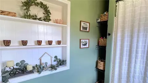 Bath - 4011 3rd Ave, Rockmart, GA 30153 photo 2 of 2
