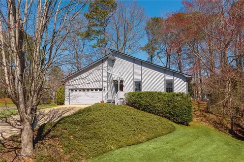 370 Broken Lance Pl, Alpharetta, GA 30022