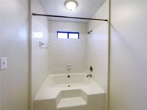 Bath - 2721 Arctic Ct, Morrow, GA 30260 photo 3 of 3