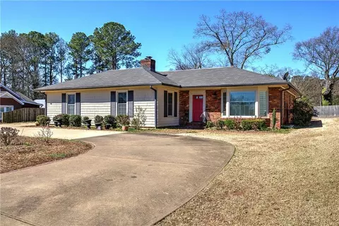 47 Arrowhead Dr, Cartersville, GA 30120