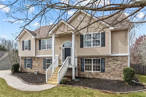 64 Bedford Falls Ct, Jefferson, GA 30549