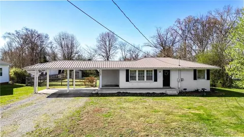 126 Cherry St, Adairsville, GA 30103