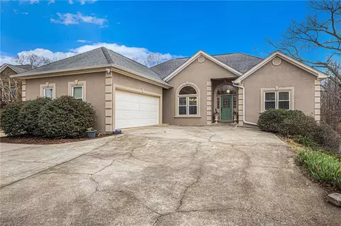 4022 Churchill Downs Dr, Gainesville, GA 30507