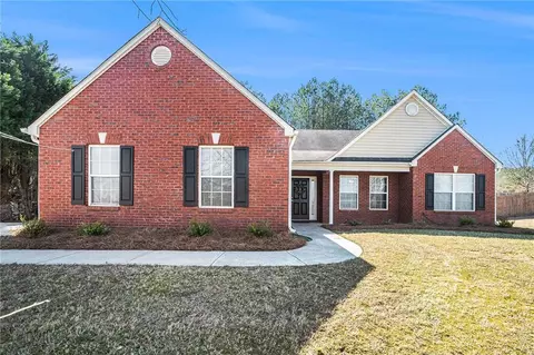 524 Plantation Creek Dr, Loganville, GA 30052