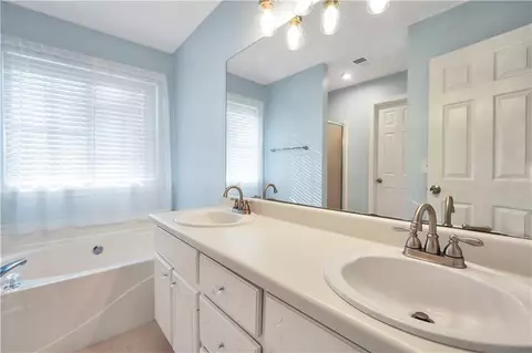 Bath - 170 Fairview Chase Rd, Covington, GA 30016 photo 2 of 3