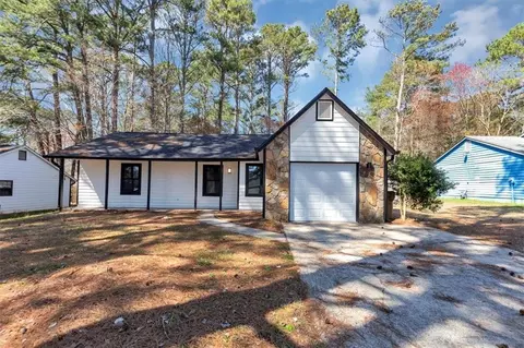 9377 Woodloop Ct, Jonesboro, GA 30238