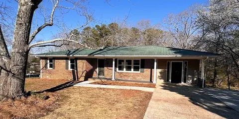 99 James St, Tallapoosa, GA 30176