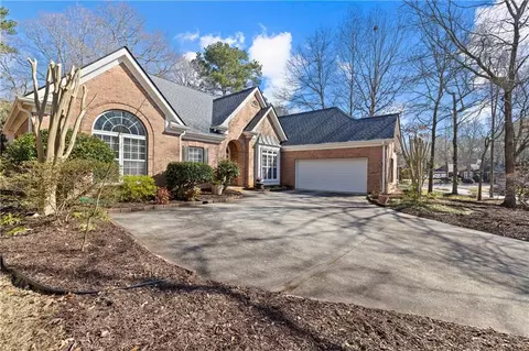 8424 Fairway Dr, Covington, GA 30014 photo 2