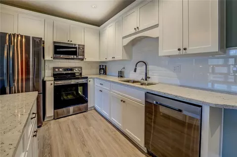 Kitchen - 100 Walnut Ridge Ct, Covington, GA 30014 photo 4 of 5