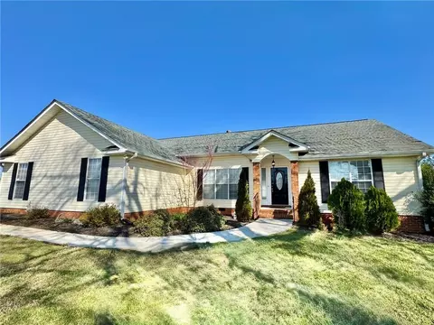 200 Silverthorn Way, Cedartown, GA 30125