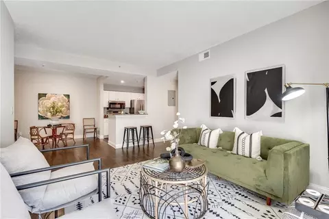 1074 Peachtree Walk NE #B306, Atlanta, GA 30309