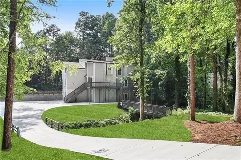95 Lakeshore Cir NE, Marietta, GA 30067