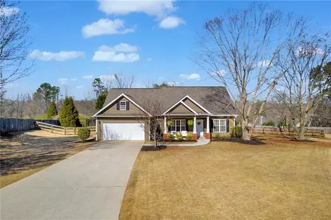 81 Thrasher Ln, Jefferson, GA 30549