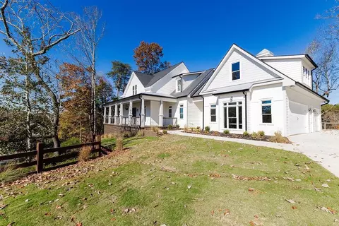 3176 Gulls Wharf Dr, Gainesville, GA 30501