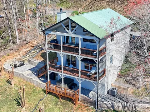 182 Doe Trl, Hiawassee, GA 30546