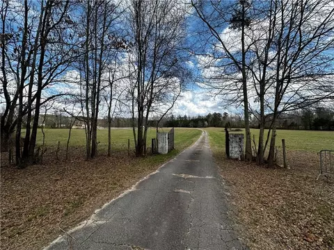 2633 Locust Grove Rd, Griffin, GA 30223