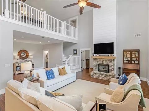 Living - 110 Wilson Rd, Jackson, GA 30233 photo 2 of 5