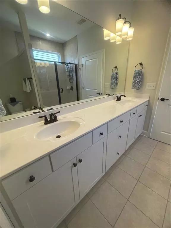 Bath - 303 Duplin Dr, Griffin, GA 30223 photo 2 of 2