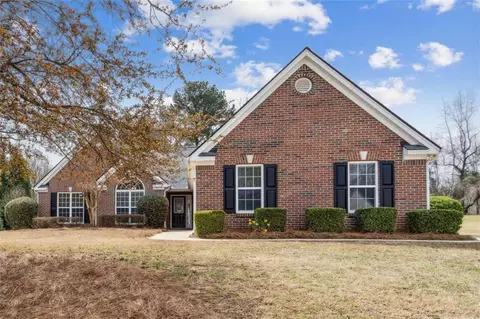 217 Blue Grass Dr, Jefferson, GA 30549