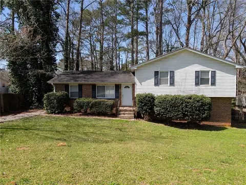 8271 Walnut Dr, Jonesboro, GA 30238