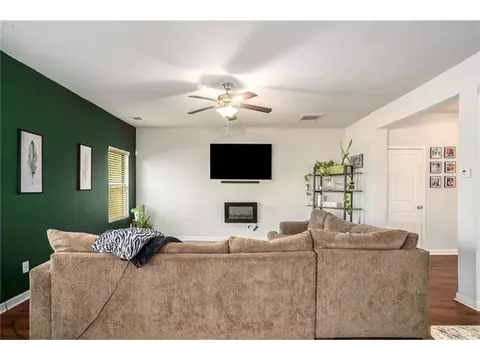 Living - 71 Pulaski Ave, Hampton, GA 30228 photo 1 of 3