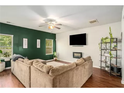 Living - 71 Pulaski Ave, Hampton, GA 30228 photo 2 of 3