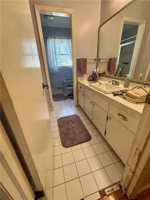 Bath - 3077 Meadow Lark Dr, Duluth, GA 30096 photo 2 of 4