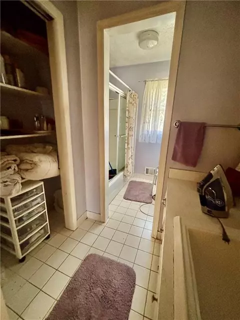Bath - 3077 Meadow Lark Dr, Duluth, GA 30096 photo 1 of 4