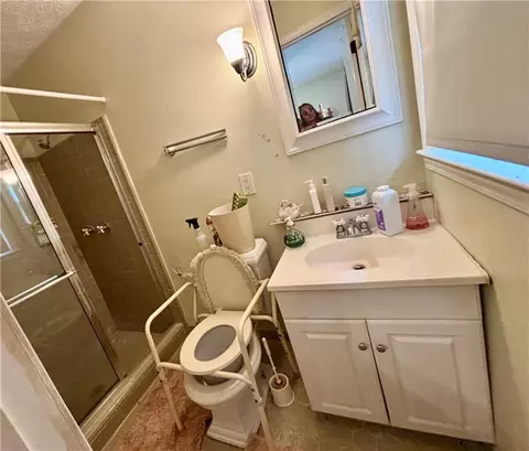 Bath - 3077 Meadow Lark Dr, Duluth, GA 30096 photo 3 of 4