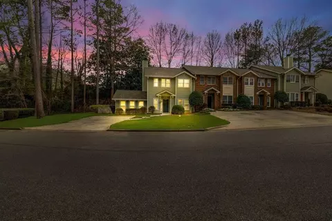 250 Peachtree Hollow Ct, Atlanta, GA 30328