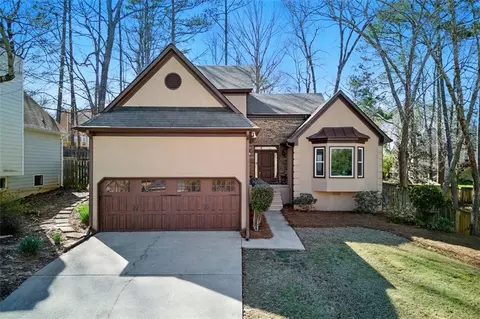 216 Tennis Court Ln NW, Kennesaw, GA 30144
