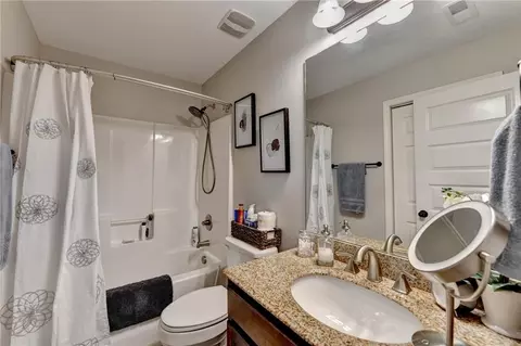 Bath - 2640 Paddock Point Pl, Dacula, GA 30019 photo 3 of 7