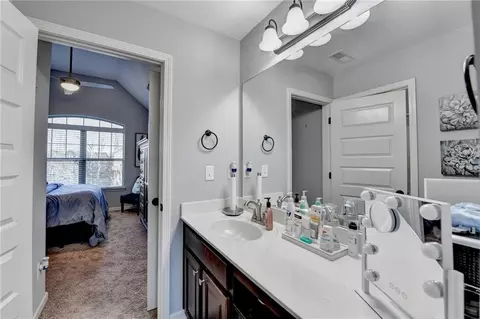 Bath - 2640 Paddock Point Pl, Dacula, GA 30019 photo 2 of 7