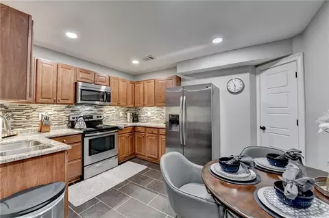 Kitchen - 2640 Paddock Point Pl, Dacula, GA 30019 photo 6 of 8
