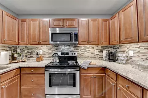 Kitchen - 2640 Paddock Point Pl, Dacula, GA 30019 photo 8 of 8