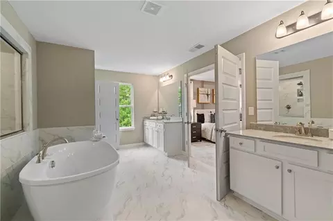 Bath - 420 Hatcher Ct, Hampton, GA 30228 photo 7 of 8