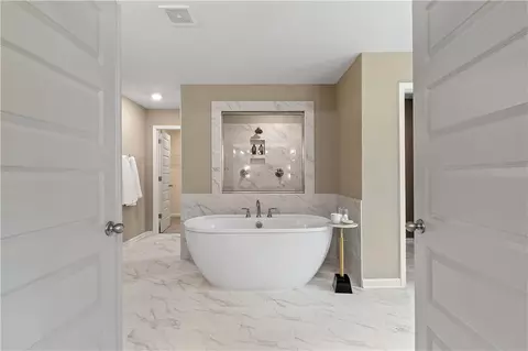 Bath - 420 Hatcher Ct, Hampton, GA 30228 photo 6 of 8