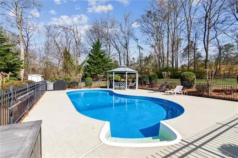 102 Lauren Marie Dr, Braselton, GA 30517