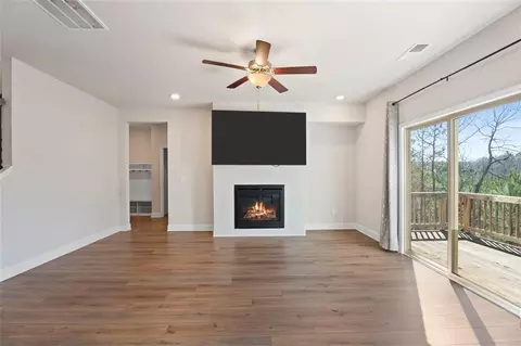 Living - 514 Eagles Pt, Fairburn, GA 30213 photo 3 of 5