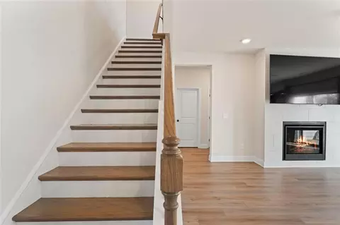 Entry Way - 514 Eagles Pt, Fairburn, GA 30213 photo 4 of 7