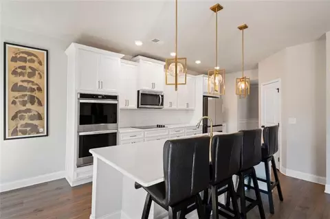 Kitchen - 514 Eagles Pt, Fairburn, GA 30213 photo 4 of 4