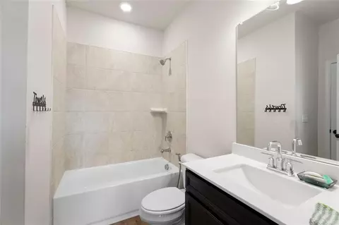 Bath - 514 Eagles Pt, Fairburn, GA 30213 photo 7 of 7
