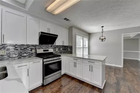 Kitchen - 2940 Abbotts Pointe Dr, Duluth, GA 30097 photo 12 of 12