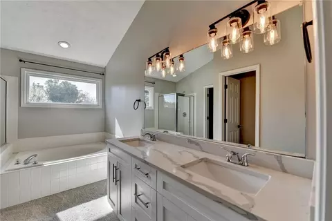 Bath - 2940 Abbotts Pointe Dr, Duluth, GA 30097 photo 3 of 6