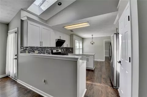 Kitchen - 2940 Abbotts Pointe Dr, Duluth, GA 30097 photo 11 of 12