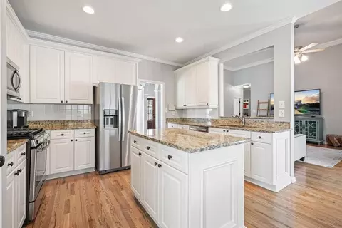 Kitchen - 1090 Compton Way, Suwanee, GA 30024 photo 3 of 6