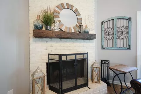 Living - 1090 Compton Way, Suwanee, GA 30024 photo 4 of 4